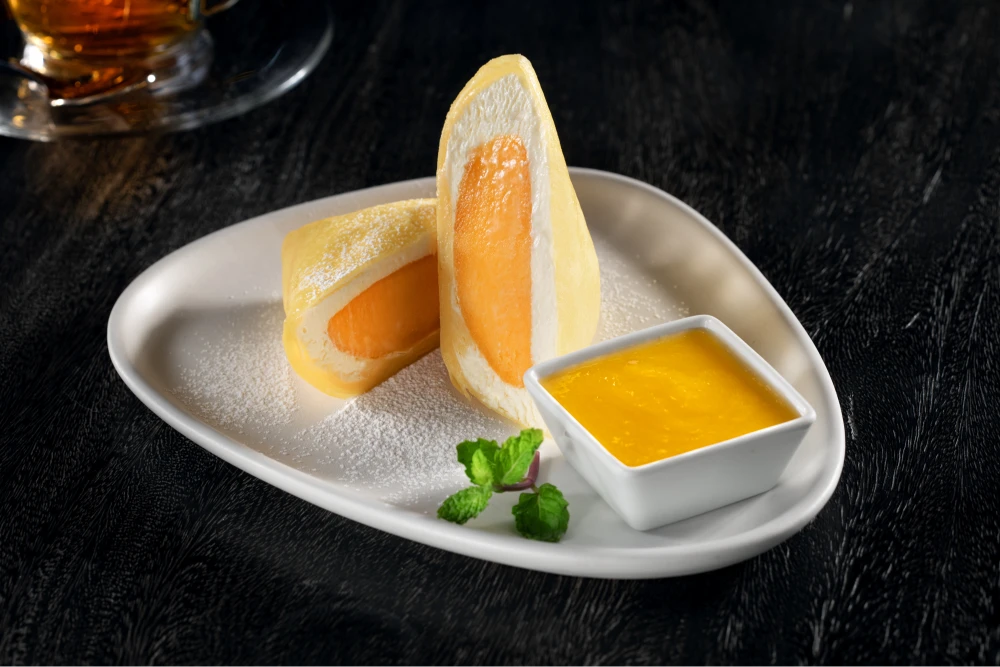 Pancake with Mango & Whipping Cream